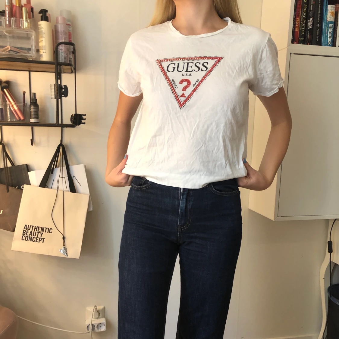 Vit t-shirt från Guess