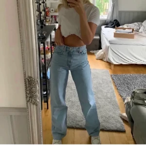 Jeans zara - Supersnygga,  långa trendiga byxor från zara. Lånade  bilder pga för små. Buda från 400, . Spårbarfrakt . Högsta bud ligger på 600