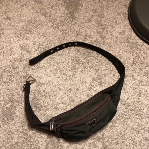 Vintage Prada vaistbag - Äkta Prada midjeväska. Köpt från fordgarmz