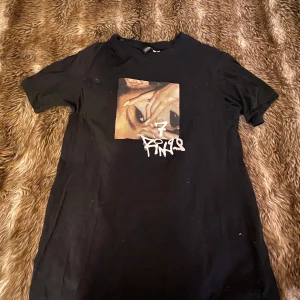 H&M long T-shirt  - Använt 3ggr helt som ny. 