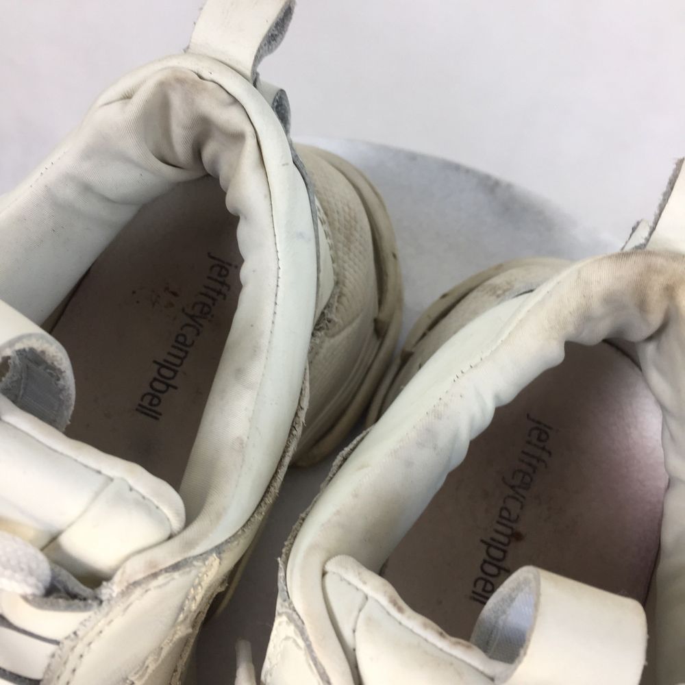 Dope sneakers form Jeffrey Campbell, size 36. Reminds of the Balenciaga sneakers. In good condition, will be washed before shipped. No return nor refund. Free shipping everywhere in Sweden.. Skor.