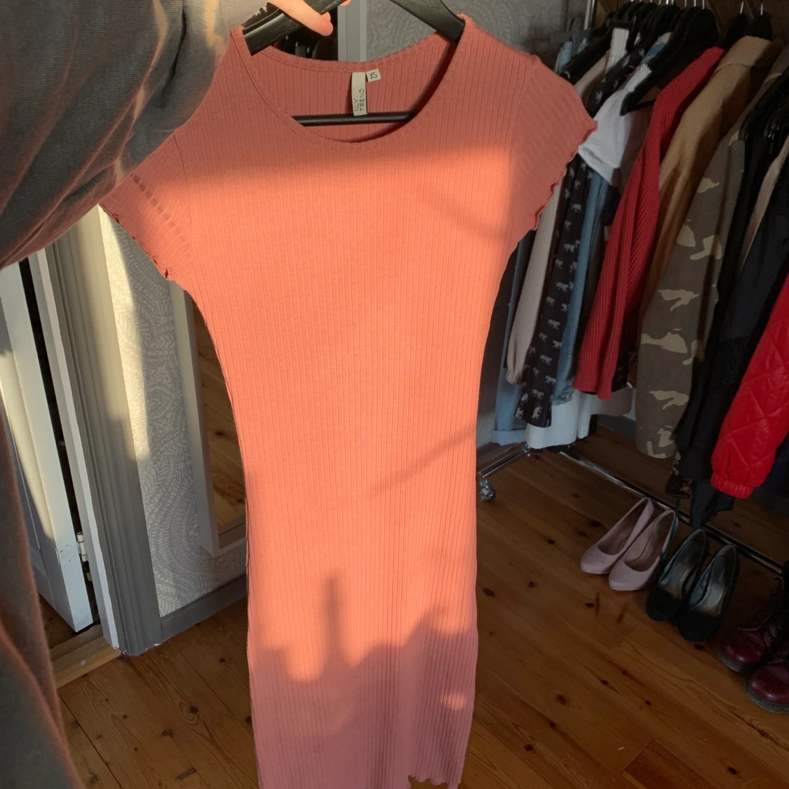 Rosa ribbad klänning strl XS