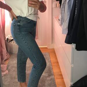 mom jeans från gina, normala i storlek och i bra skick 