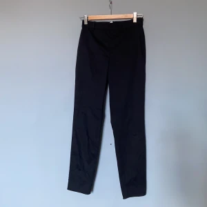 Hm slacks kostymbyxor  - Kostymbyxor med dragkedja i sidan. Möter upp i centrala Stockholm eller köpare står för frakt ⭐️