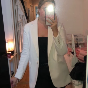 Blazer - En jätte fin blazer ifrån hm som aldrig är använd, lappen sitter kvar! Frakt runt 80kr