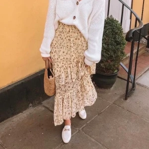 Kjol Strl S - Supersöt kjol från H&M! Endast använd en gång, 200 kr! 