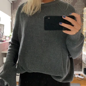 tröja - säljer denna stickade tröjan i storlek xl, men sitter mer som en M, passar på mig som är s🥰🥰