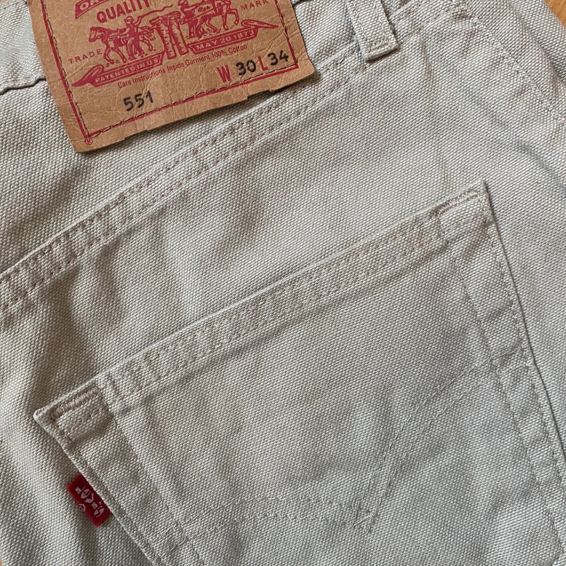 Beige/gråa Levis byxor - 90