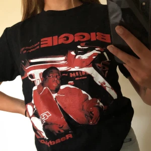 Biggie t-shirt - T-shirt med biggie print i storlek S. Helt oanvänd. 
