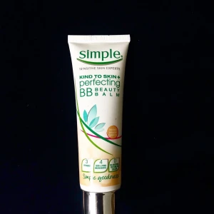 BB-cream  - BB-cream som är vänlig för huden och fungerar som en foundation! Endast testad! 