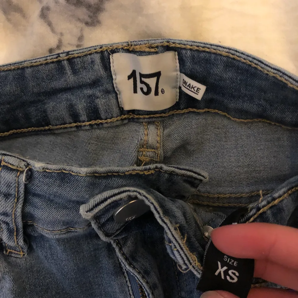 Jeans från Gina tricot och lager 157 fint skick, dom är inte uttänjda i baken,  50 kr styck, köparen står för frakten🥰. Jeans & Byxor.