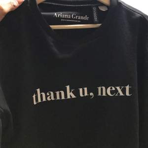 Thankunext sweatshirt med dragsko. Frakt 63kr ❤️