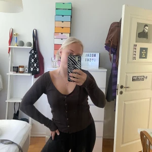 Tröja från Monki - Fin brun tröja från monki i storlek S