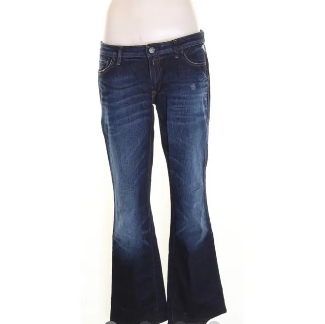 Lågmidjade jeans från replay i väldigt bra skick! Tyvärr för korta för mig! (Är 175) pris kan diskuteras (skulle säga att storleken är mer 28/29 på ett ungefär). Jeans & Byxor.