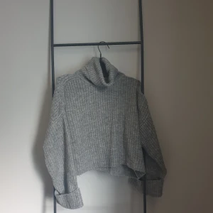 Stickad polo - Stickad polotröja från Gina Tricot. Använd ett fåtal gånger.