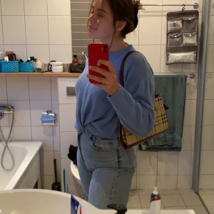 Tröja från monki - Skitfin ljusblå tröja från monki som tyvärr inte längre kommer till användning🥺🥺 strl S men skulle kunna passa xs-m