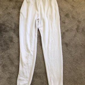 Vita mysbyxor - Köpare står för frakt alt hämtning i Malmö 📦 