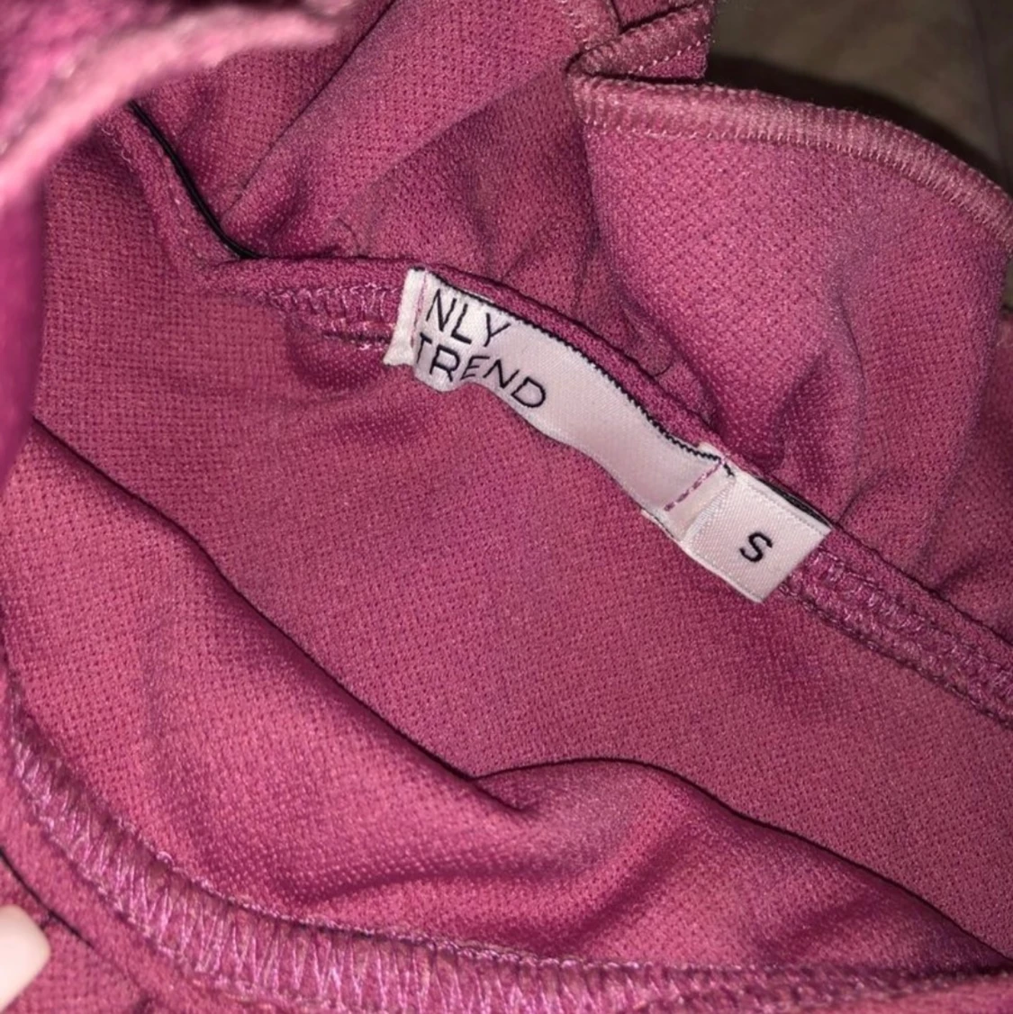 Off-shoulder från Nelly - 90