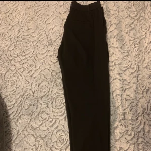 Kostymbyxor från Nelly - Knappt använda! Frakt 66kr🥰
