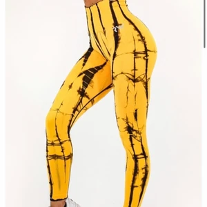 Träningstights - HELT NYA! Prislappar kvar, storlek xs. Nypris 699:- har även ett par blå om det är av intrssse 