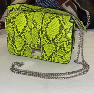 As cool väska från zara - Kund står för frakt (nypris 449kr) jätte fint skick