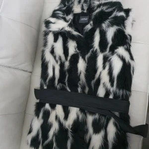 väst - I ny skick, använd endast en gång 