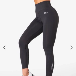 Helt nya scrunch tights - Helt nya scrunch tights från ICANIWILL, lappen kvar. (Ord pris 699kr). Färgen är den gråa på bilden. Frakt 40kr