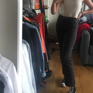 Bruna jeans stl 36 - Super sköna bruna jeans köpta på secondhand för ett år sen, säljer de för att de har blivit lite för små:(