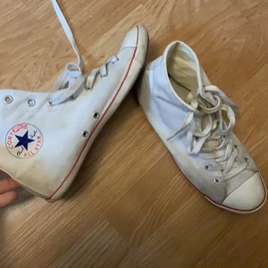 Converse - Vita vintage converse i str 38, us 7, vintage på gammla modellen skit coola🤩 för små för mig tyvärr 