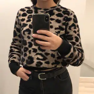 Säljer min fina leopard tröja från Zara i väldigt bra skick. Säljer då den inte kommer till användning. köparen får stå för frakten💞