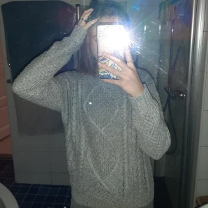 grey pull - the pull is grey, with nice ornaments on the front. It's elegant, simple but a must have. 