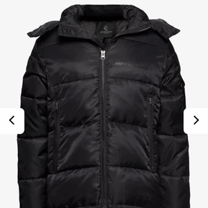 Bruunz bazaar - Varm och snygg dunjacka i nyskick, hör av dej om du har frågor