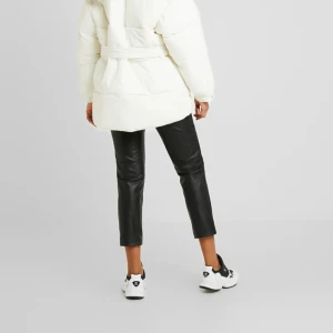 Nelly Puffer Jacket - Puffer jacket som är slutsåld, köpt begagnad men var inte min smak, skicket är som ny. Ni står för frakten, kollar upp det när det är dags :)