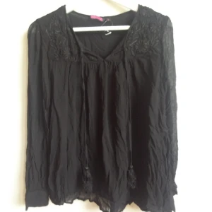  - Blus från Indiska i storlek XL