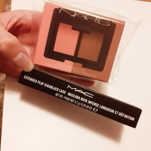 Smink  - Två helt oanvända nya produkter från  M•A•C och NARS. Ena är en Blush&Bronzer Duo och det andra en mascara. Säljes då jag ej behöver dessa och tänkte att de kan få användning hos någon annan. Frakt: 42:- med postens S-emballage💗