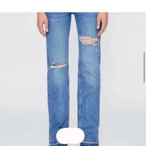 Jeans - Säljer dessa jeans från pull and bear!Frakt tillkommer, budgivning vid många intressen 