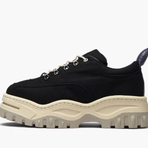 Eytys - Ett par eytys i modellen angel, storlek 38. De är i ett jättefint skick men lite smutsiga på sulan men enkelt att tvätta bort! ☺️