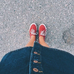 Vans skor - I modell AUTHENTIC - Skateskor. Storlek 37. Använd ett fåtal gånger endast i mycket bra skick. Ordinarie pris 650 Köparen står för frakt  