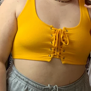 linne - ett väldigt kort linne som är använt fåtal gånger! Sjukt snyggt! 