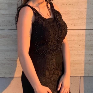 Festklänning  - Svart festklänning 