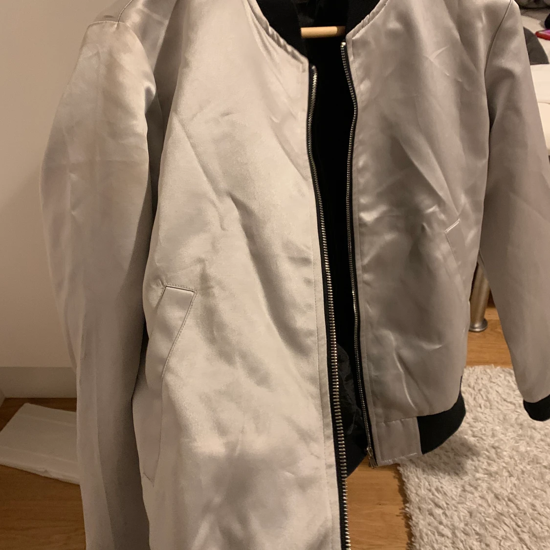 Silvrig bomberjacka - 90