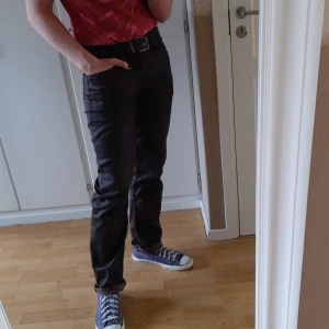 Guess jeans  - Kör en intressekoll på mina Guess jeans som jag inte använder så mycket ifall nån är intresserad:)