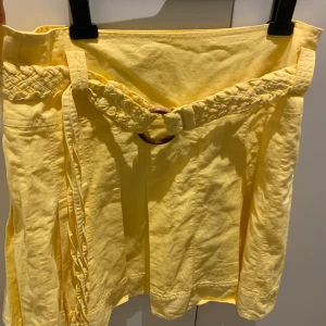 Kjol - En gul kjol från rezerved storlek 44