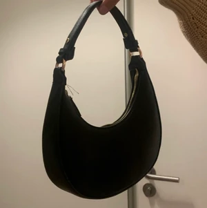 Svart väska  - Svart väska ❤️