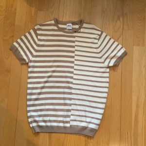 Zara tahirt - Oanvänd zara T-shirt.