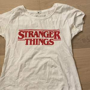 En stranger things T-shirt, fint skick!