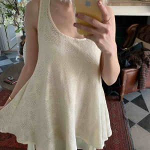  - White spring dress, very light and flirty. 30 kr  Size S