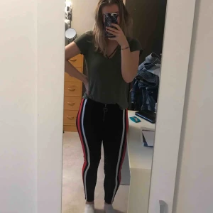  - Byxorna är köpta från JFR och använda en gång. Köparen står för frakt. 