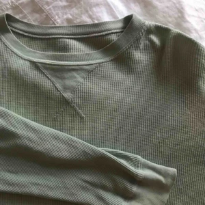  - Superskön tröja från Brandy Melville.  Kan fraktas för 59 kr extra eller mötas upp i Lund/Malmö