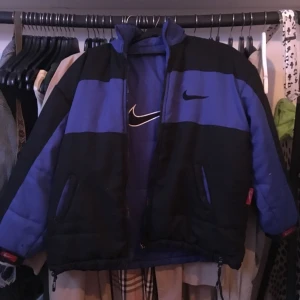  - Vintage nike puffer, går att vända ut och in oxå, riktigt fet!